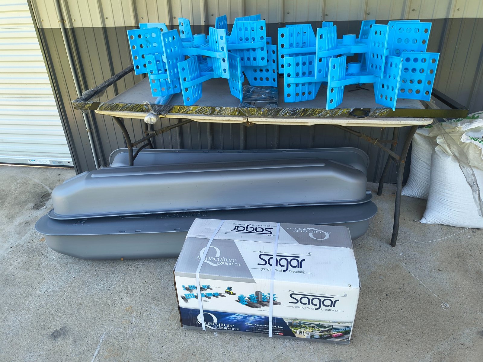 Unboxed Sagar paddle wheel aerator with floats and carton