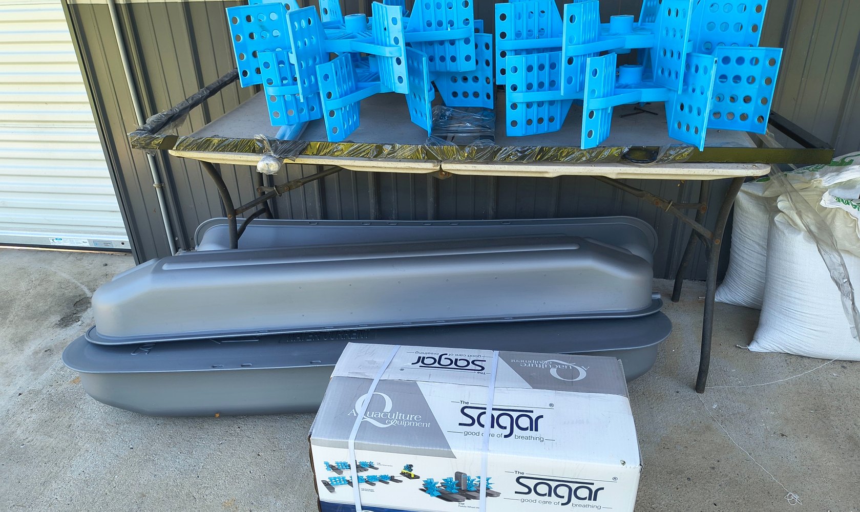Sagar 2 HP paddle wheel aerator churning pond water